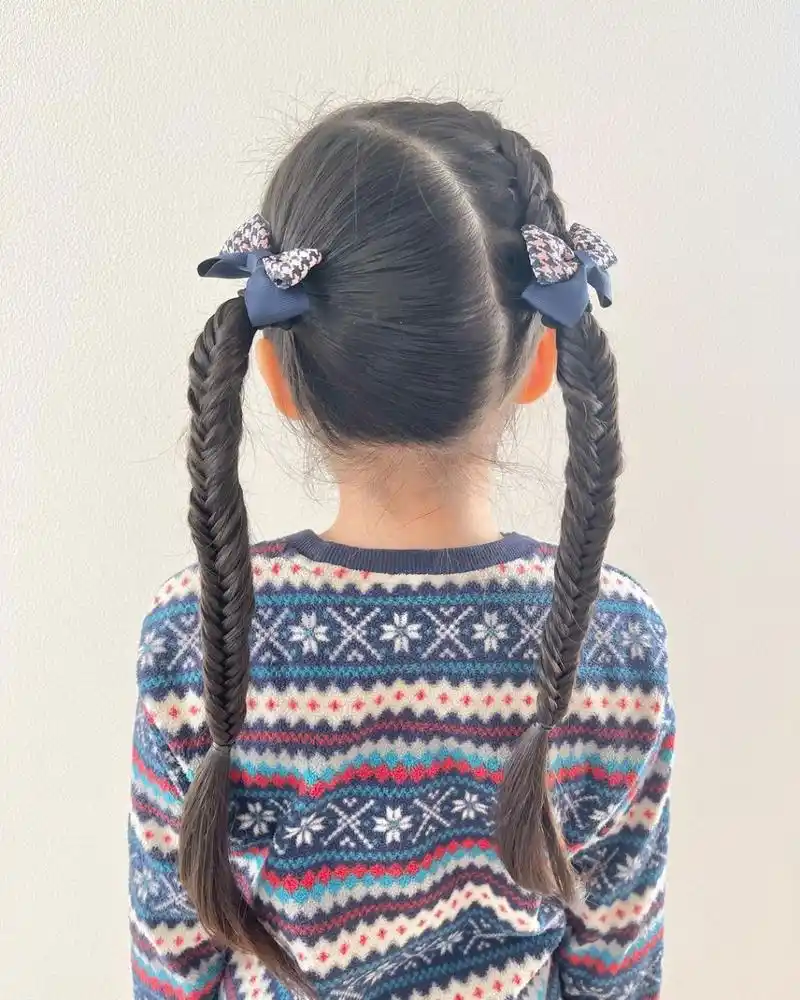 这个季节最好看的小女孩编发发型,俏皮洋气又好看