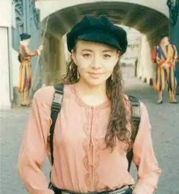 贾玲自称班花,宋丹丹竟是校花?蔡明霸气回应"都闪开",谁才是最美笑星?