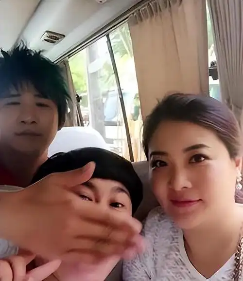 4位娶了自家经纪人的男明星个个出人预料对对幸福甜蜜