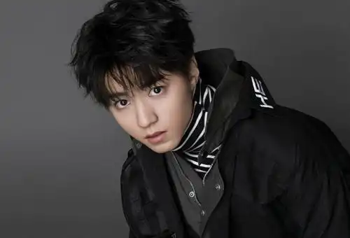 王俊凯图片霸气高冷,帅气_文秘苑图库