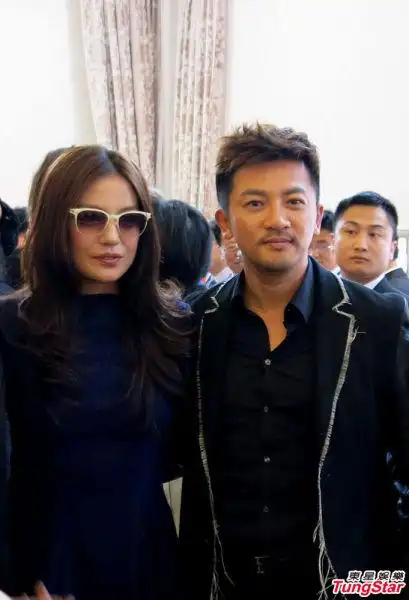 苏有朋青岛会女神妮可基德曼开心合影