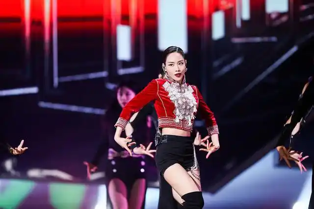 尖叫晚会现场秦岚美如仙谭松韵娇俏 the9王霏霏热舞超燃