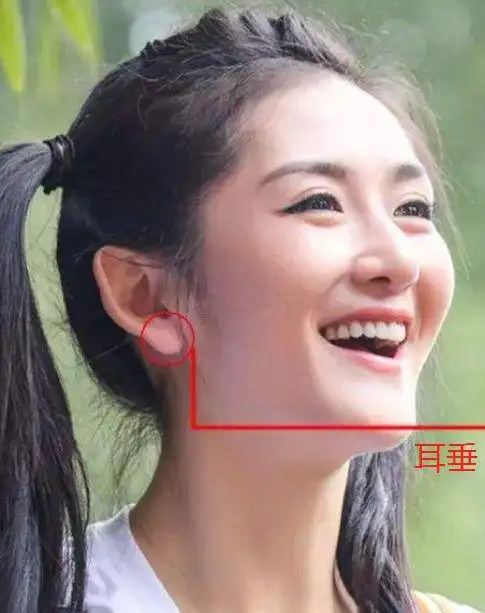 2,耳垂厚才能显得珠圆玉润有福气,当然耳垂也代表女性缘,如果你从事的