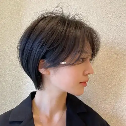 女生短发造型天花板