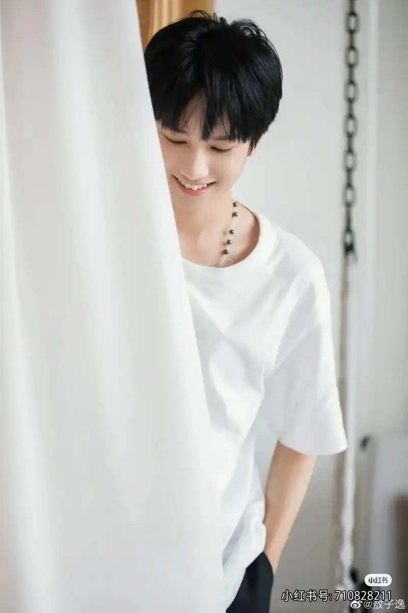 "敖子逸陪丁程鑫走了六年" "最后却把丁程鑫交给了马嘉祺"  - 抖音