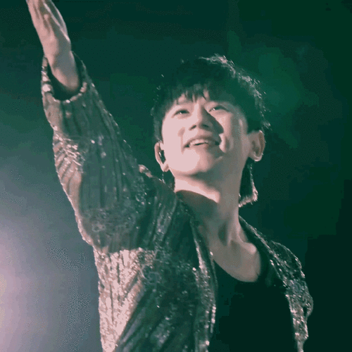 张杰给年少的自己撑了一把伞##张杰未live巡回演唱会