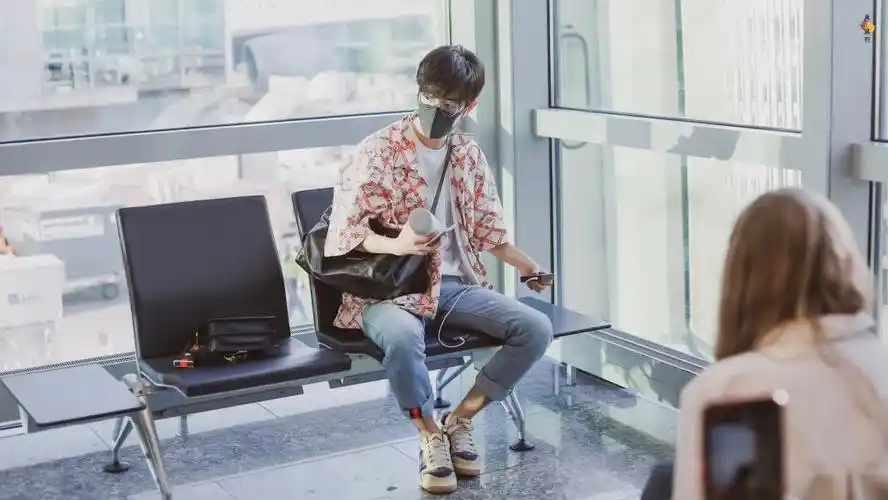 肖战这组机场照有人没见过吗