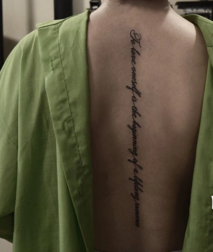 超好看的女生脊柱纹身图集 适合女生纹在背部的图案设计