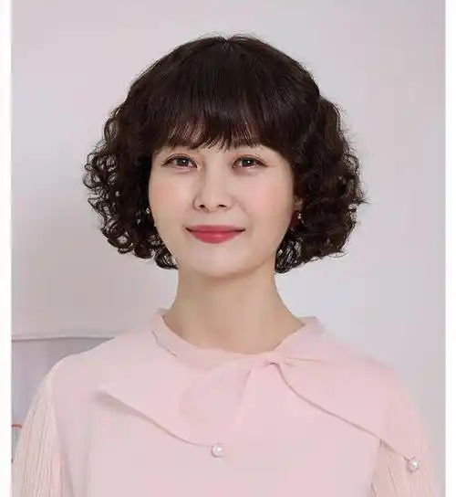 50岁中年女性剪什么发型显年轻?