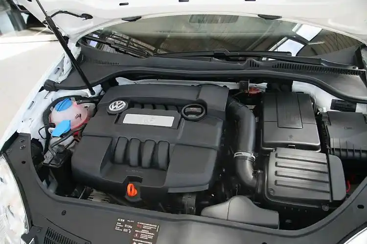 尽管是四气门发动机,速腾上的这款ea113型1.