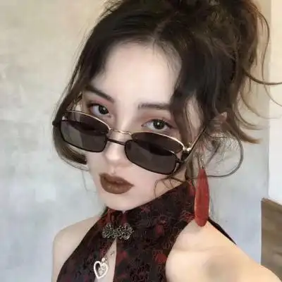 2020最潮最火女生头像霸气