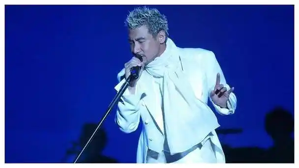 张学友演唱会罕见事故抱歉没有举起麦克风尴尬道歉