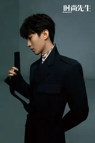 王俊凯《时尚先生》6月刊封面释出