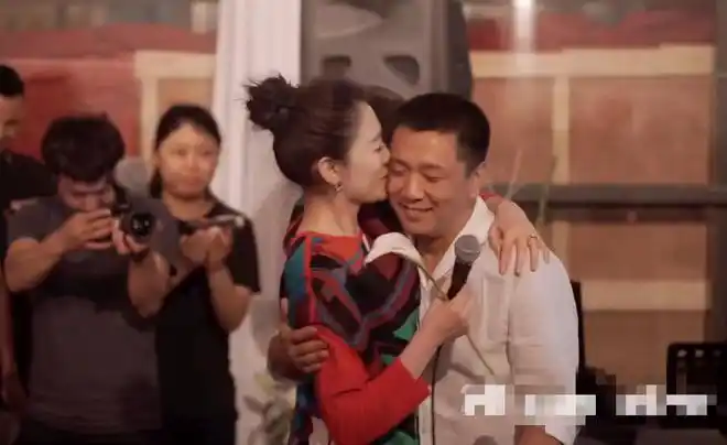 五大明星求婚名场面豪赠5亿中途补妆戒指拿反个个都精彩