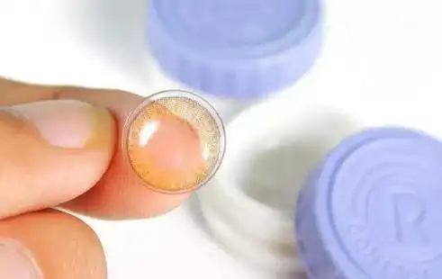 佩戴者感觉不到镜片下的气泡,但通宵佩戴会影响矫正效