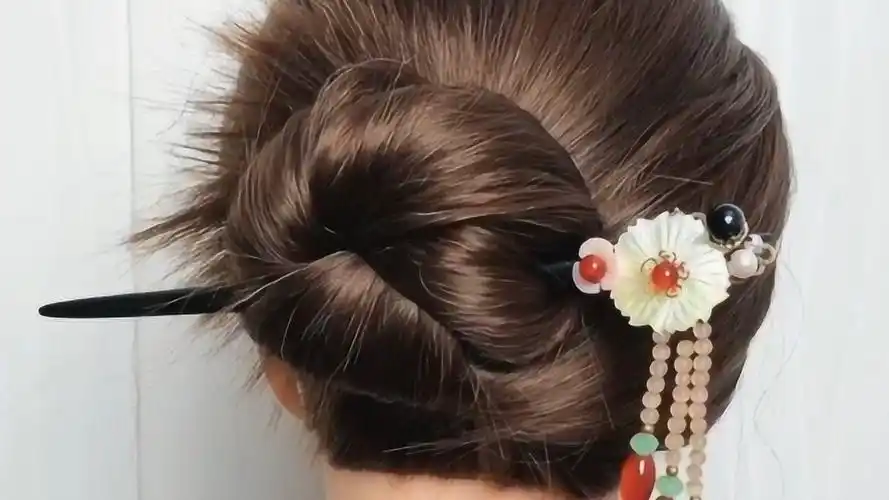 最简单的发型,一根簪子就能搞定!