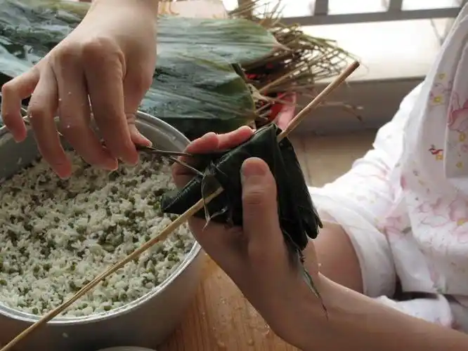 端午粽子怎么包粽子包法真人图解