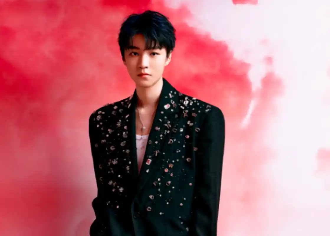 2023跨年晚会王俊凯单手吊威亚,江苏卫视是懂得流量密码的.