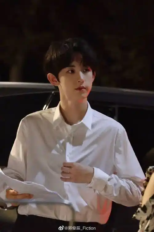 潮搭汇丨清爽帅气 男星的白衬衫穿搭