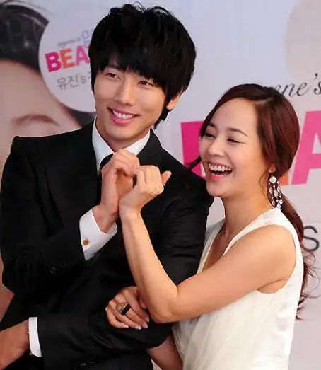 柳真39岁生日奇太映献吻国民妖精美足20年老公担心5岁女儿恋爱