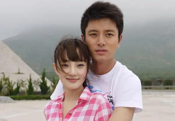 贾乃亮李小璐被曝离婚不实 民政局工作人员:未见二人