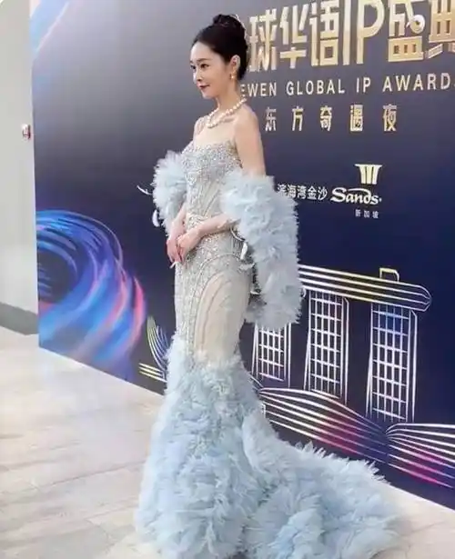 唐嫣,艳而俗气的娜扎,女星红毯上的审美差距,出来了|宋轶|古力娜扎