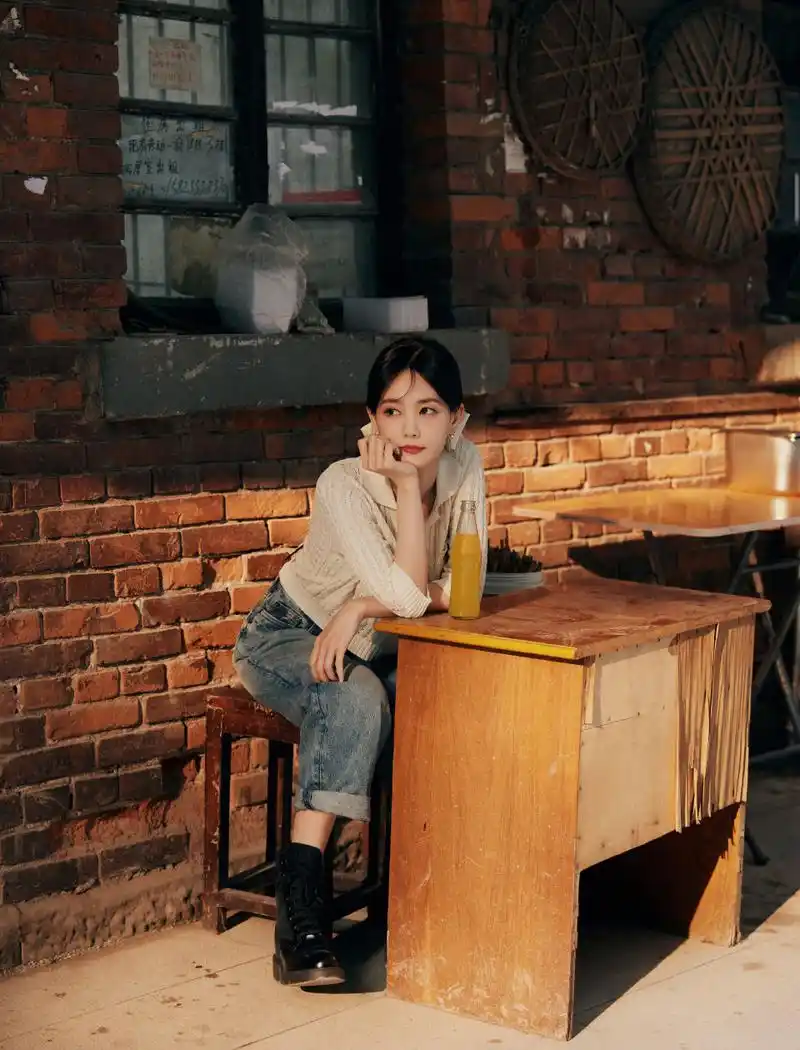 李一桐的最新美照,充满了生活气息氛围感