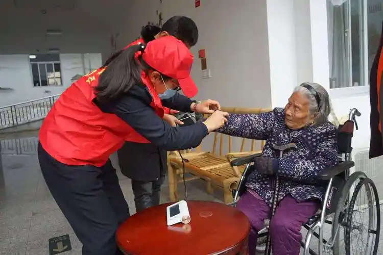 弘扬新时代"雷峰精神" 温州管理中心志愿者赴养老院看望孤寡老人
