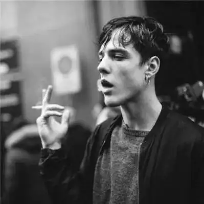 欧豪黑白禁区抽烟头像 - 搜狗图片搜索