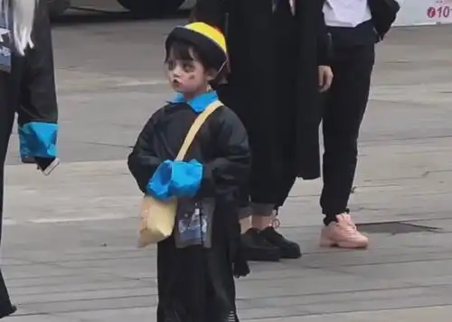 当万圣节遇上幼儿园的小朋友僵小鱼cos萌翻网友猛鬼少女令人窒息