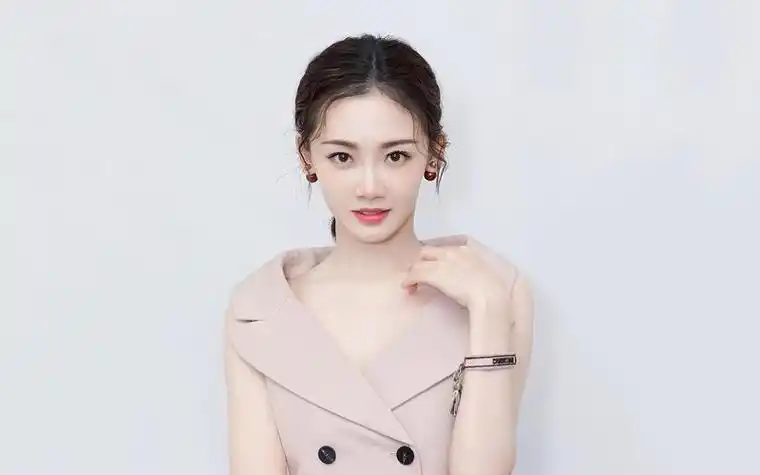 苗苗:追逐梦想的女艺人,冯小刚直言引发争议