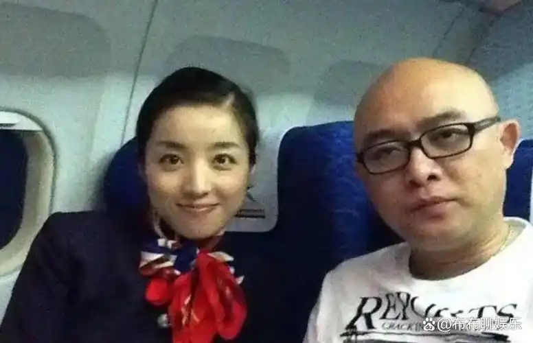 虽然她很少公开露面,但据悉,孟非和李雪从小就是青梅竹马,彼此都是