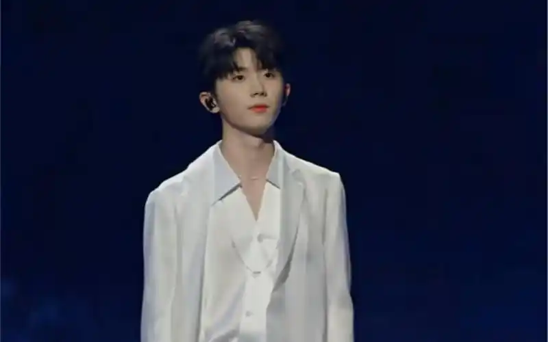 【马嘉祺】一袭白衣让我想起来那天晚上唱着戏腔的清冷少年.