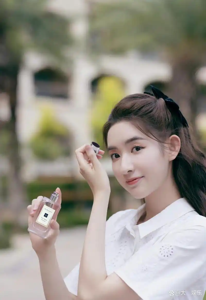 邻家女孩王玉雯,清纯靓丽活力满满,这样的女孩谁不爱?