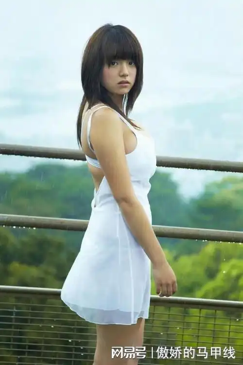 "发育过猛",身材太傲人,网友:太早熟!_网易订阅