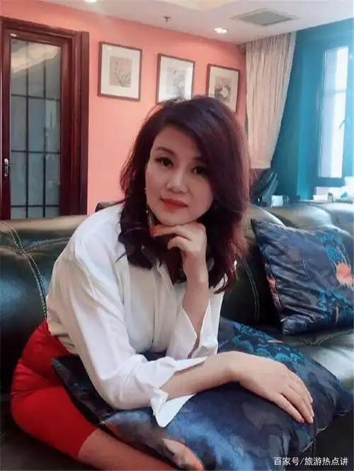 她是央视女主持,嫁大16岁富豪却惨遭净身出户,争遗产与继子法庭见