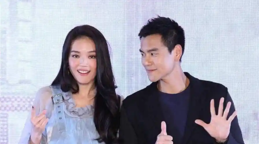 彭于晏追了她7年无果,最后却嫁给了她男闺蜜,今43岁活得像单身_舒淇