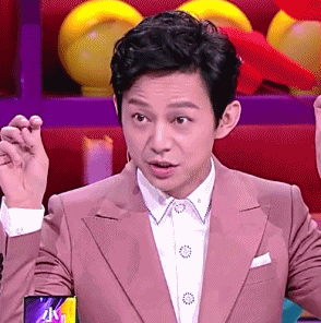 何炅眨眼睛主持人手势gif动图_动态图_表情包下载_soogif