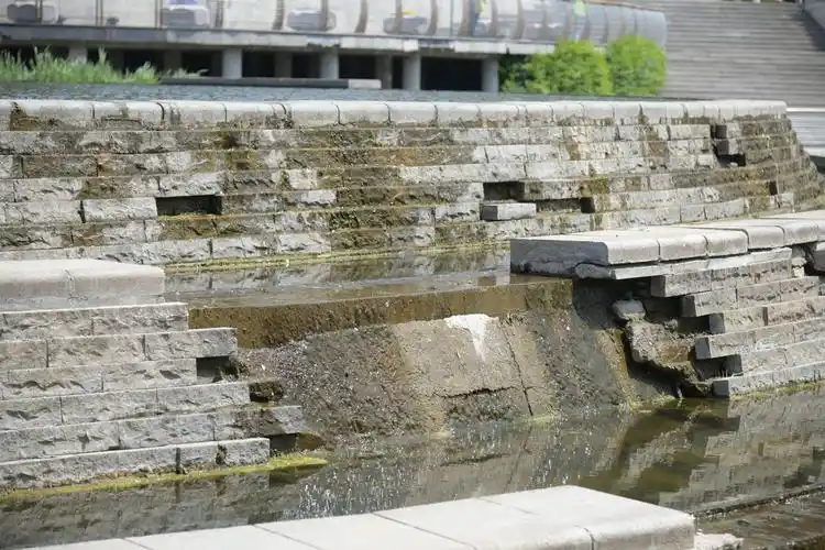 记者在现场景观水坝破相预计20天完成修复