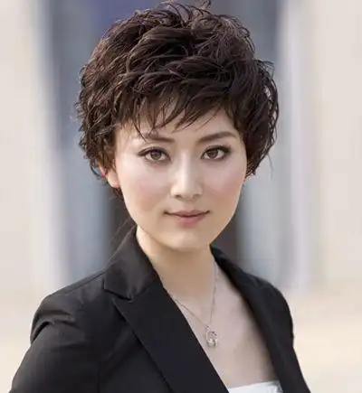 小编点评:对于还身在职场的中年女来讲,一款纹理烫短烫发无遗是最为