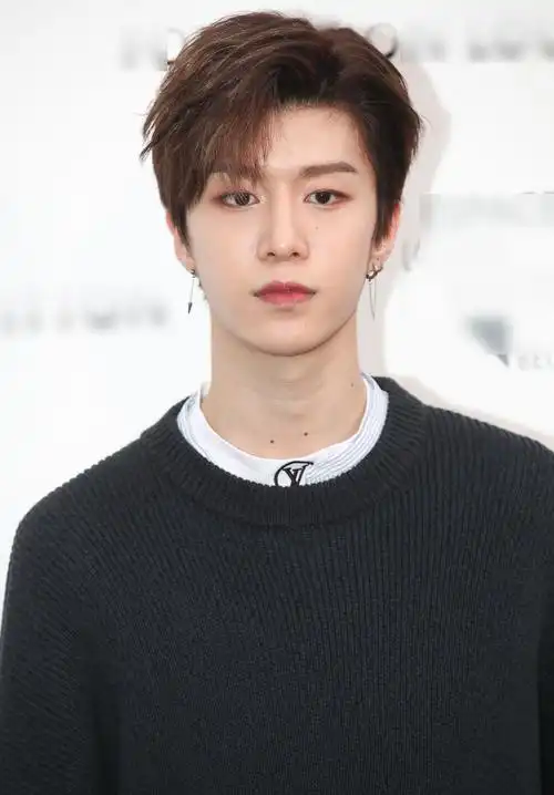 范丞丞中文名:范丞丞/别名:福西西/国籍:中国/星座:双子座身高:183cm