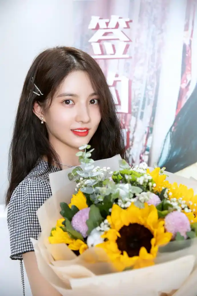 刘些宁欢迎@gugudan_刘些宁加入好好家她是可御可甜的氧气少女也是