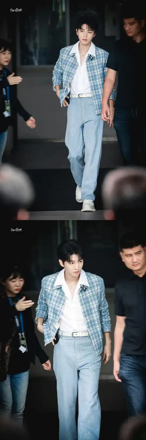 王俊凯清爽蓝色系穿搭##王俊凯到达长沙录hi6