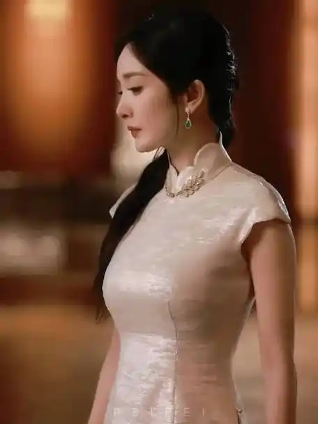 新中式旗袍和@杨幂 适配度99,美的不可方物!