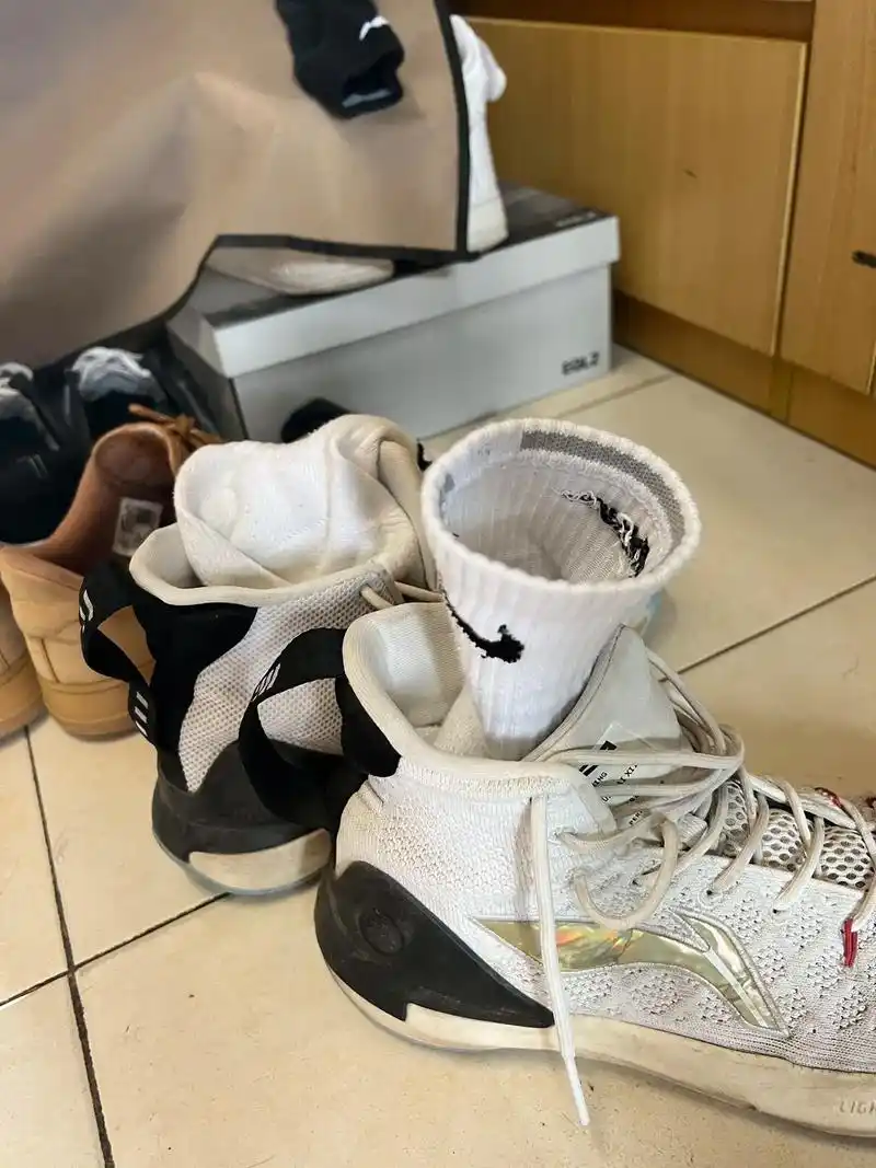 鞋脏了#袜子04 #鞋有点脏 #篮球袜 #球鞋 #无处安放的 - 抖音