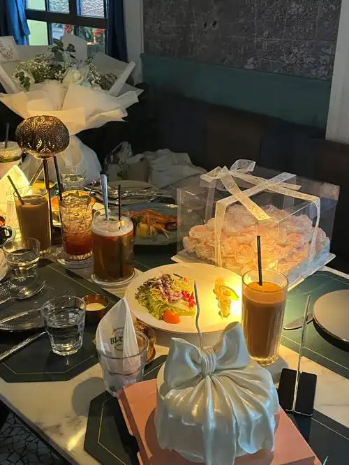 闺蜜生日餐厅生日布置闺蜜聚会