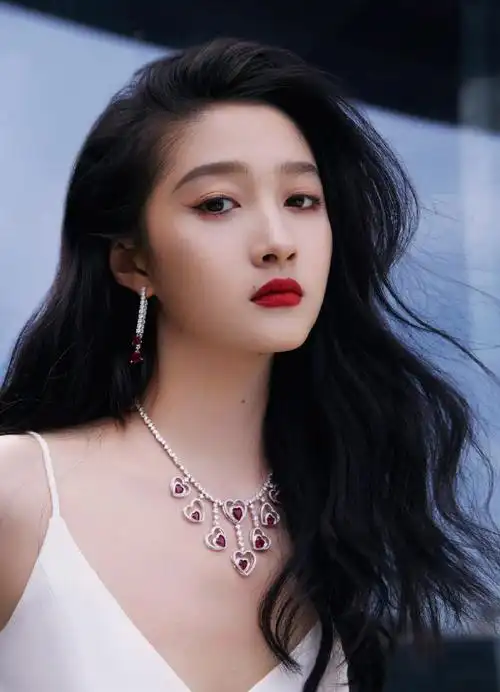 关晓彤的朋友圈照片#关晓彤朋友圈照片是小胖,小胖好可爱啊,晓彤也是