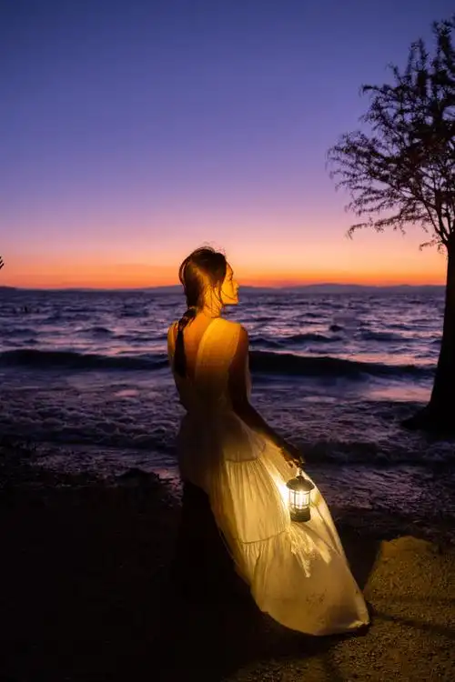 独自在海边的夜晚