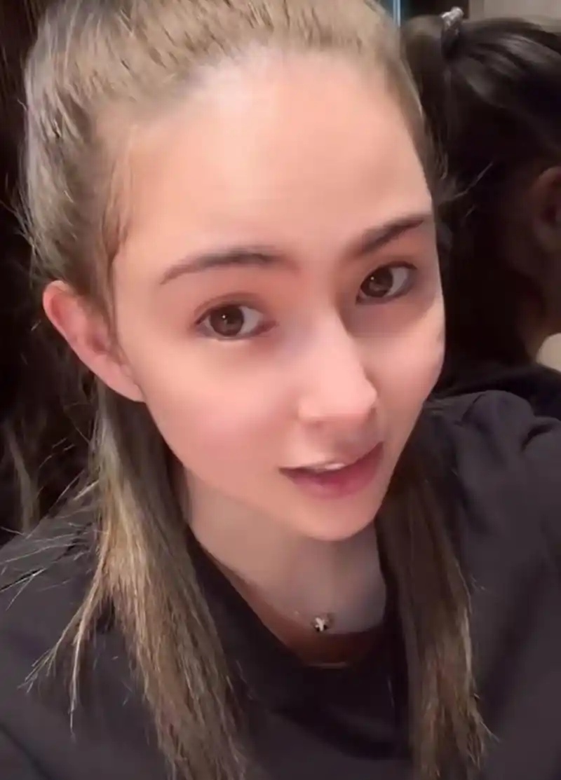 昆凌素颜去练习普拉提,生过三个宝宝一直在努力恢复身材,毕竟是要经常