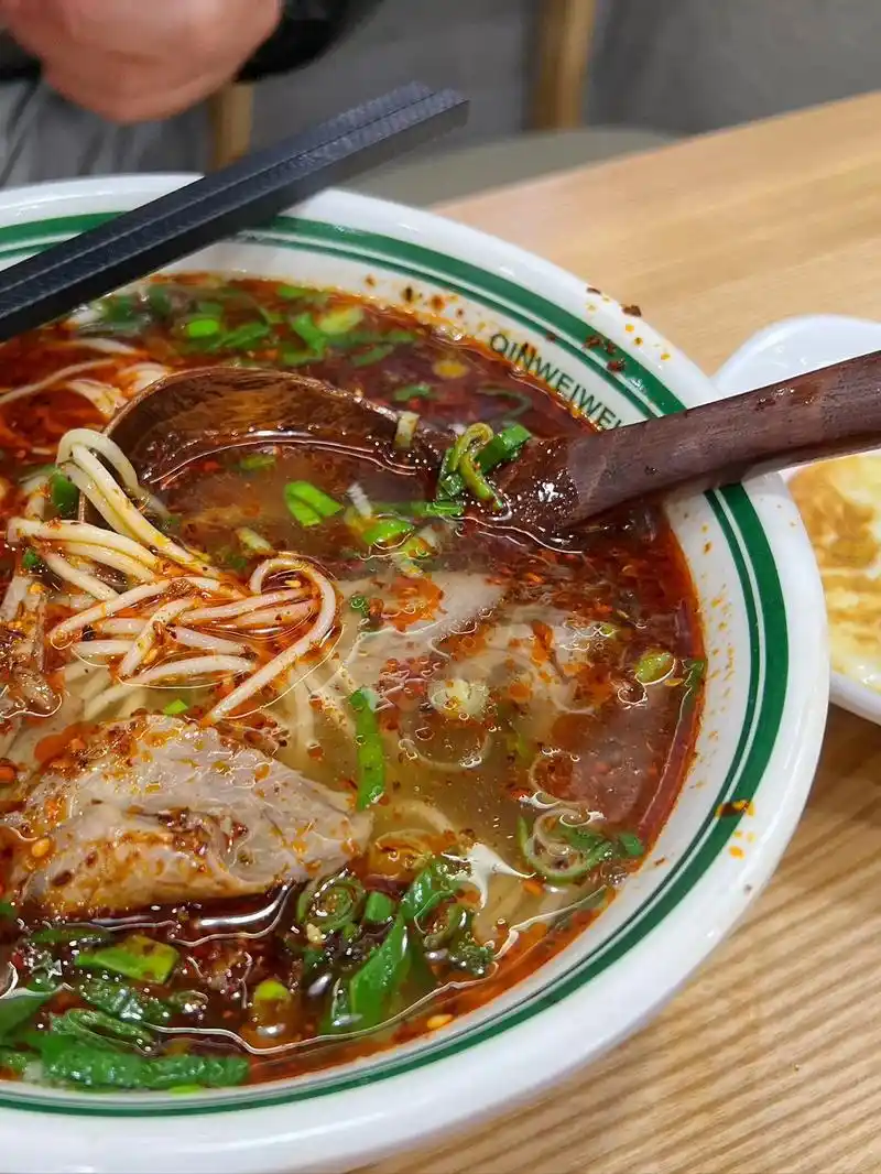 秦伟伟兰州牛肉面